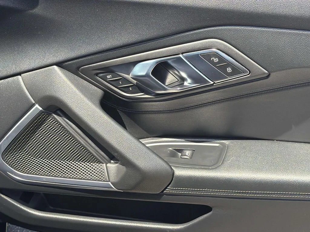 Used 2020 Black Sapphire Metallic BMW sDrive30i image 23