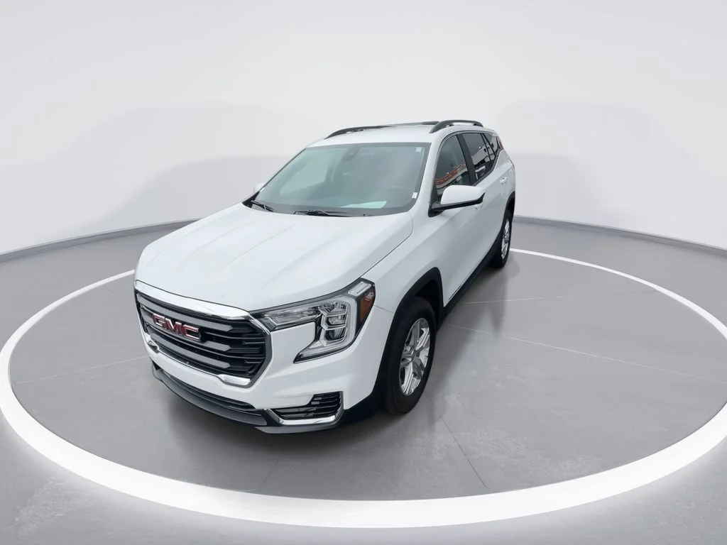 Used 2023 White GMC SLE image 4
