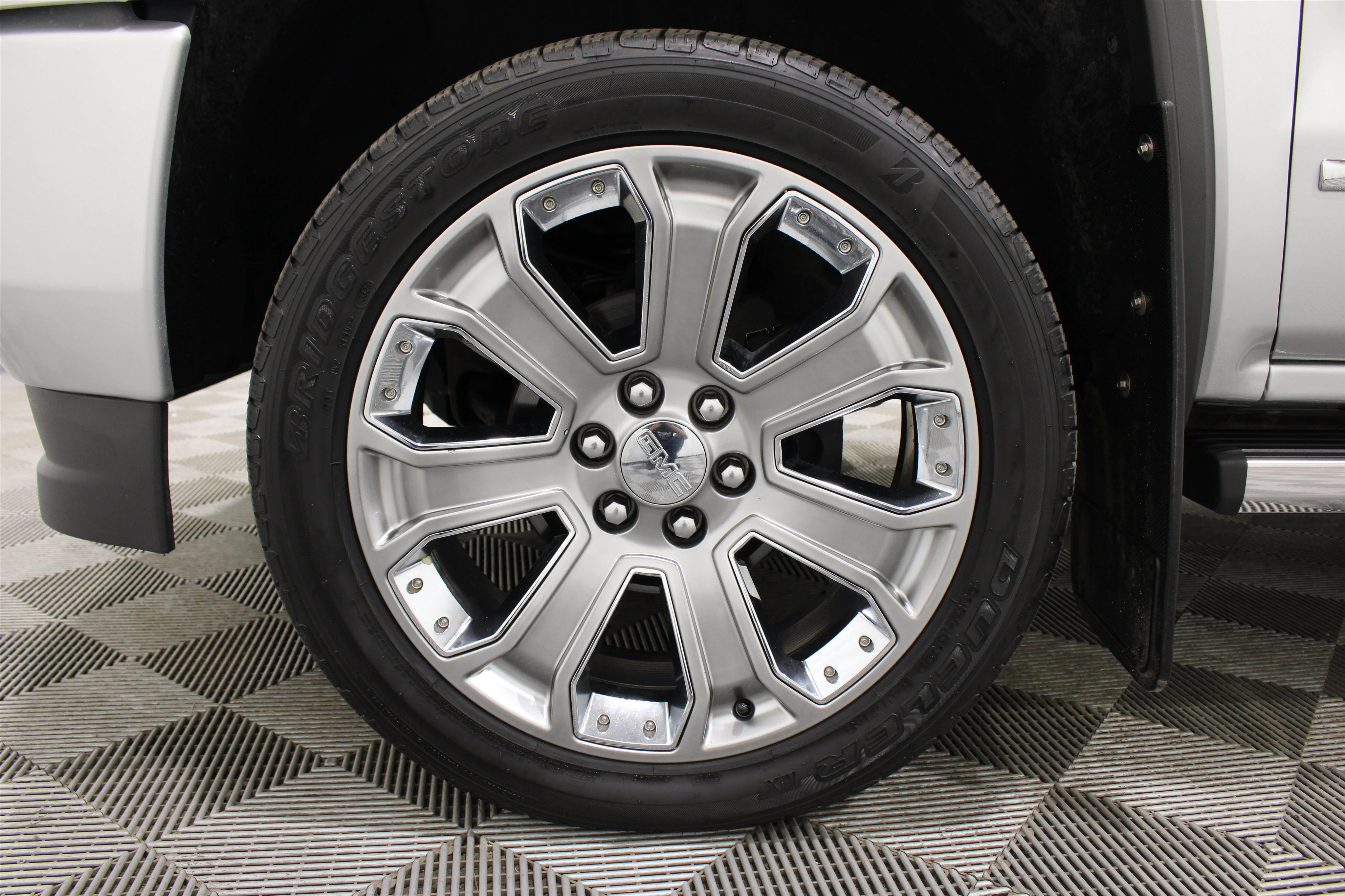 Used 2018 Quicksilver Metallic GMC Denali image 35