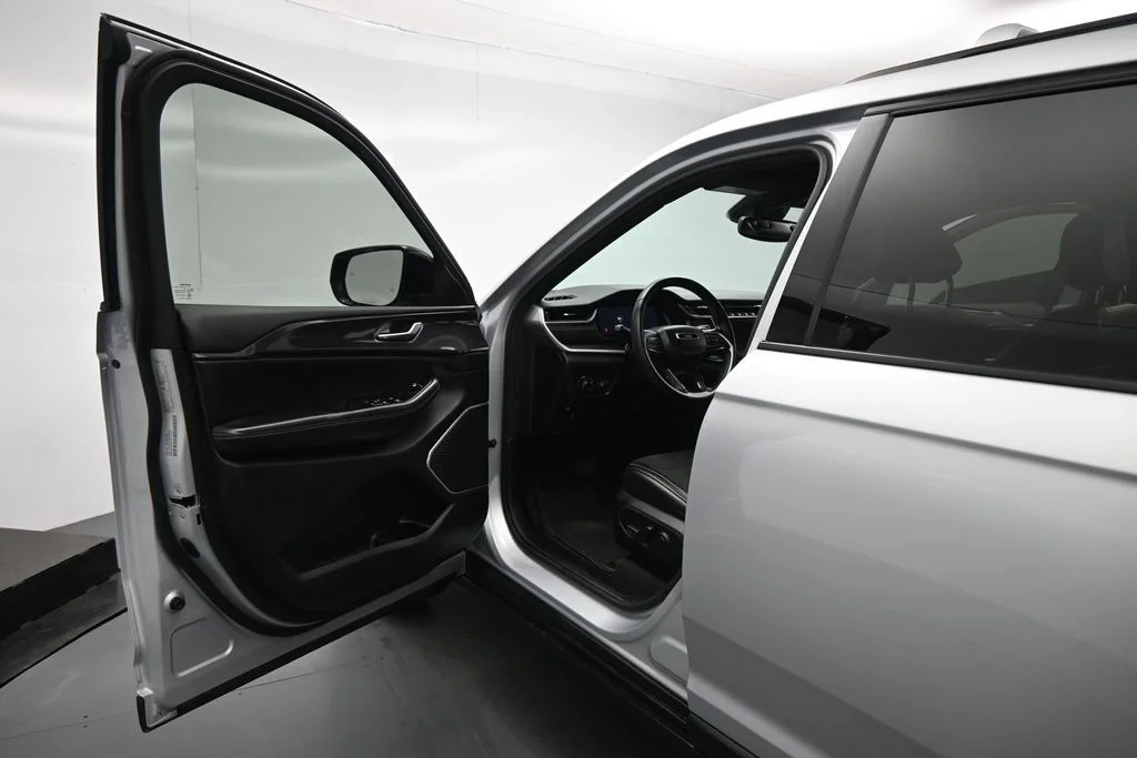 Certified Used 2021 Silver Jeep Altitude image 9