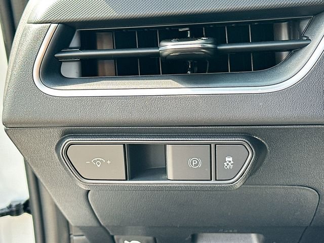 New 2026 Snow White Pearl Kia LXS image 10