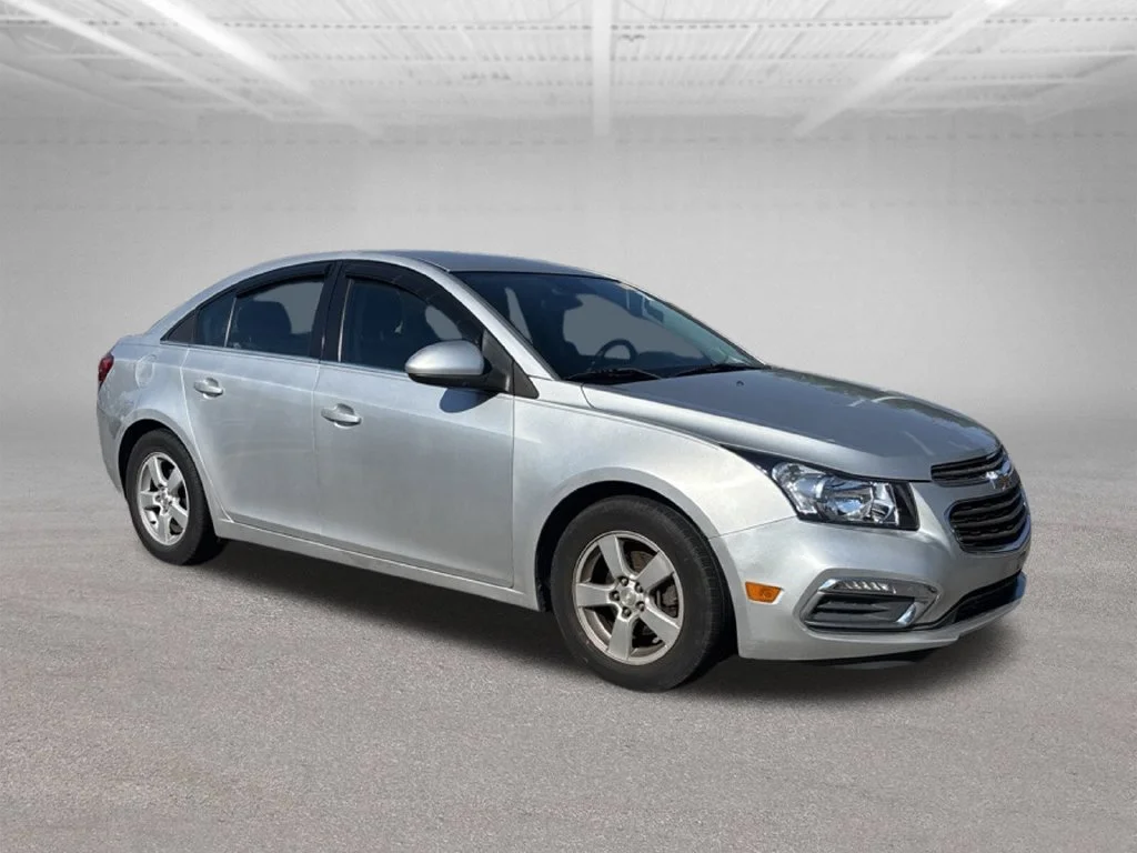 Used 2015 Silver Chevrolet 1LT image 3