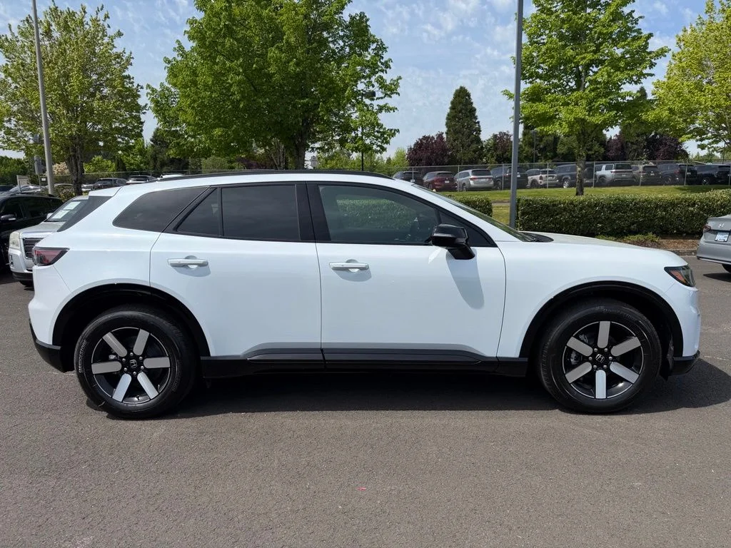 New 2026 Frostline White Pearl Honda Touring image 9