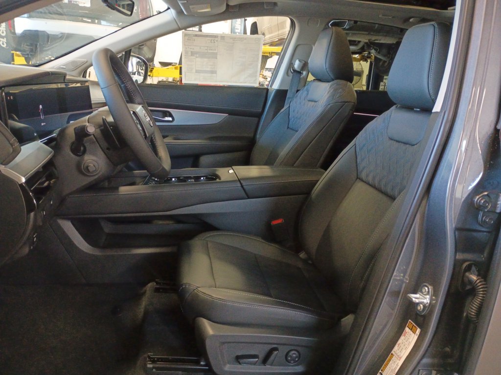 New 2027 Gun Metallic Nissan Platinum image 12