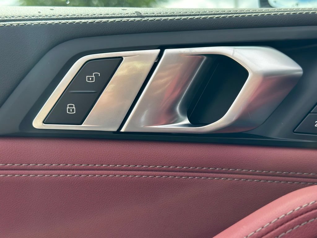 New 2027 Dravit Grey Metallic BMW M60i image 19