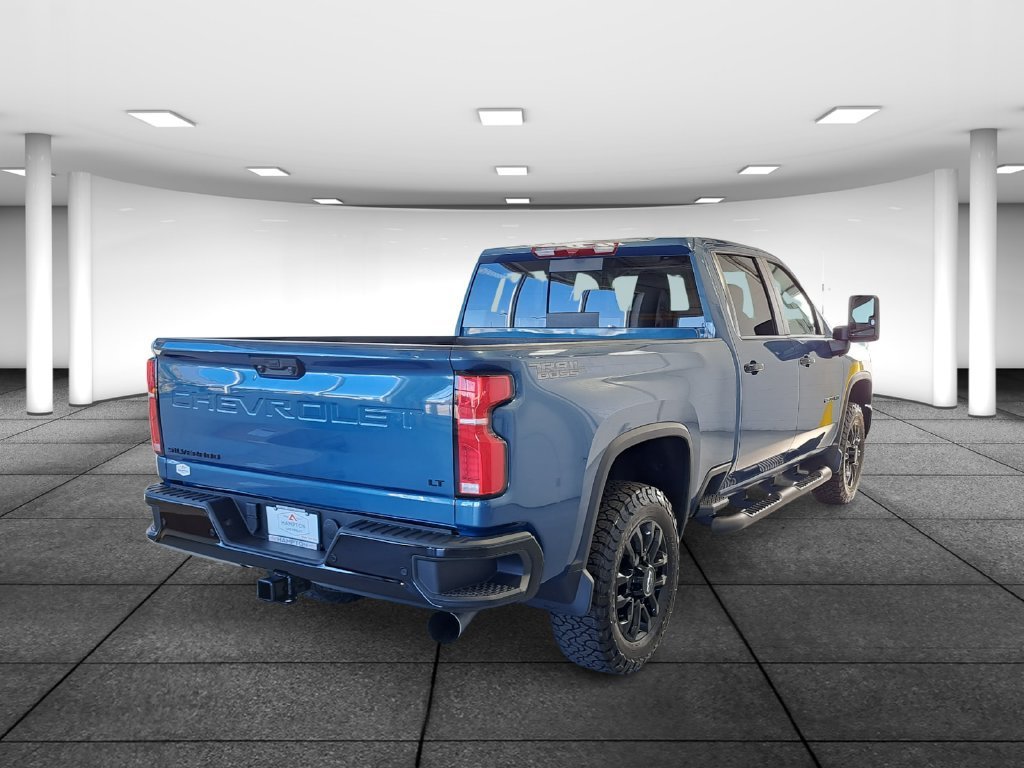 2026 Chevrolet Silverado 2500 HD LT Crew Cab Pickup Slide 3