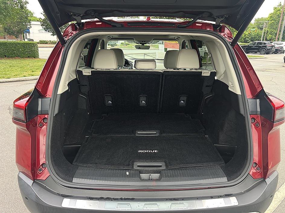 Used 2023 Scarlet Ember Tintcoat Nissan SL image 15