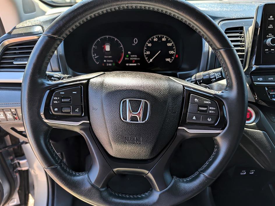 Used 2025 Solar Silver Metallic Honda EX-L image 12