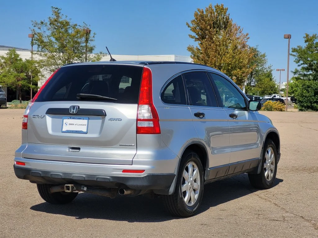 Used 2011 Alabaster Silver Metallic Honda SE image 12