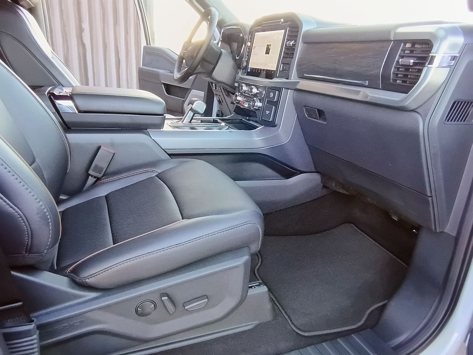 2025 Ford F-150 Lariat - Photo 33