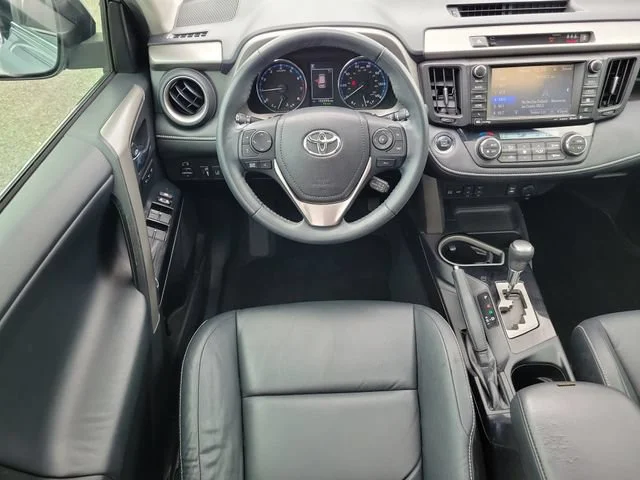 2017 Toyota RAV4 Limited - Photo 7