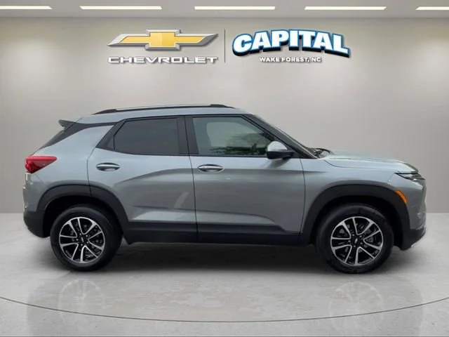 Used 2025 Sterling Gray Metallic Chevrolet LT image 7