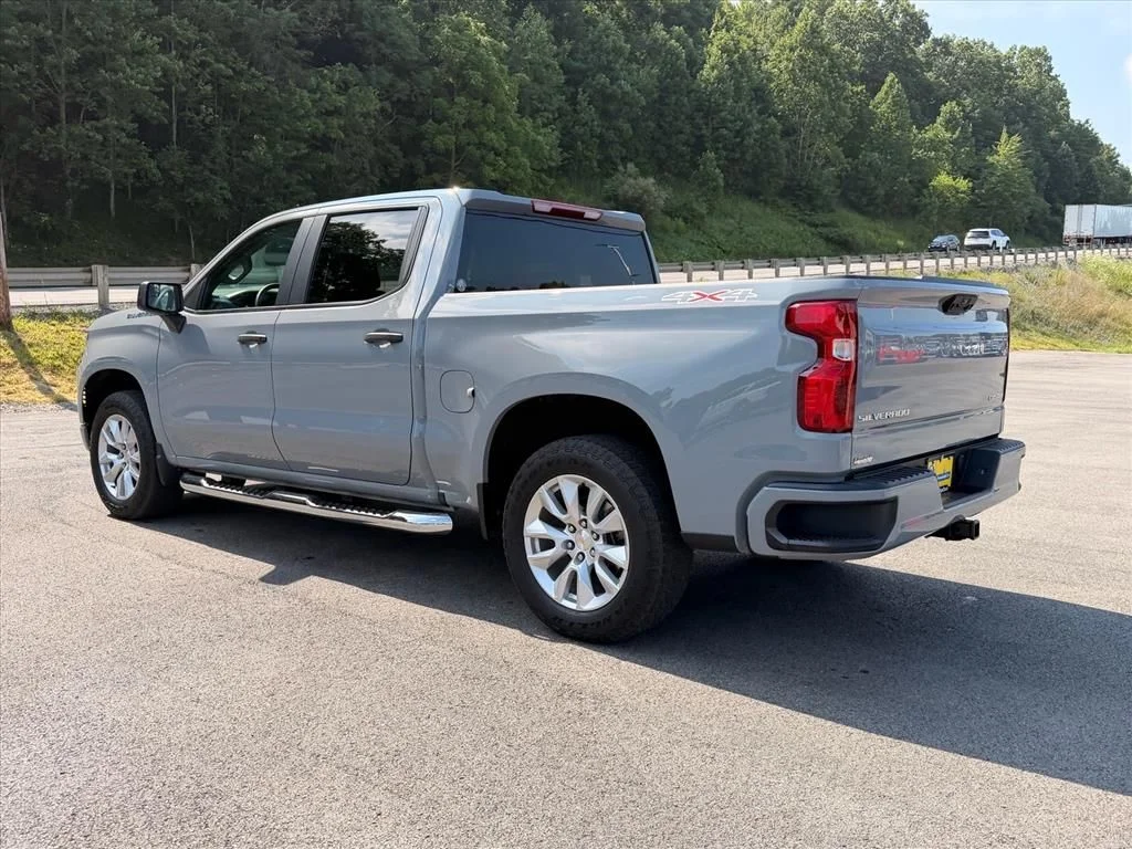 Used 2025 Gray Chevrolet Custom image 8