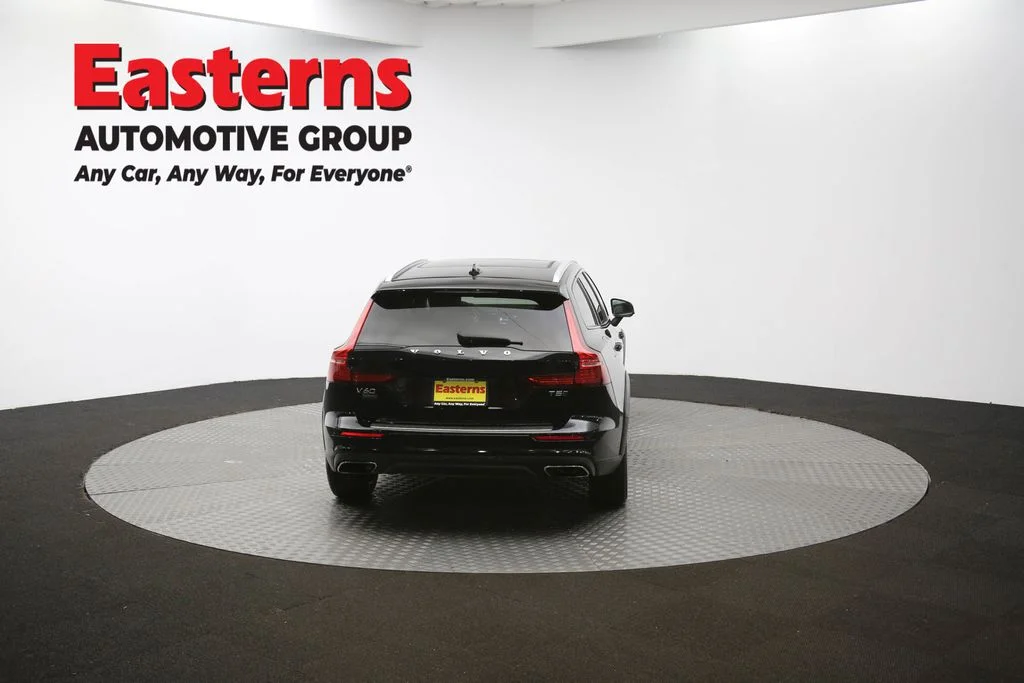 Used 2022 Black Volvo T5 image 36
