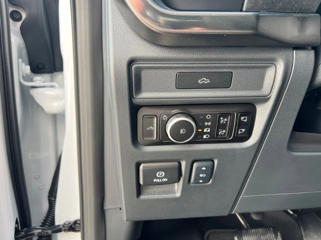 New 2026 Oxford White Ford Tremor® image 13