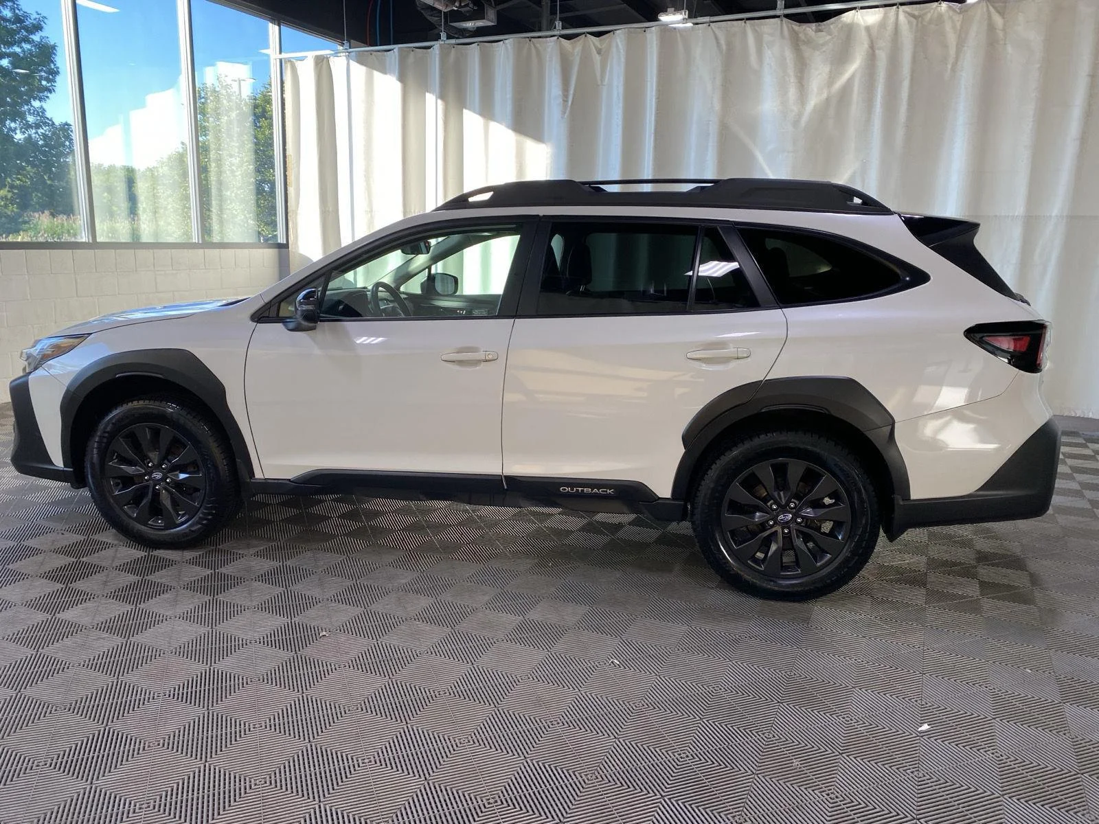 Used 2024 Crystal White Pearl Subaru Onyx Edition image 9