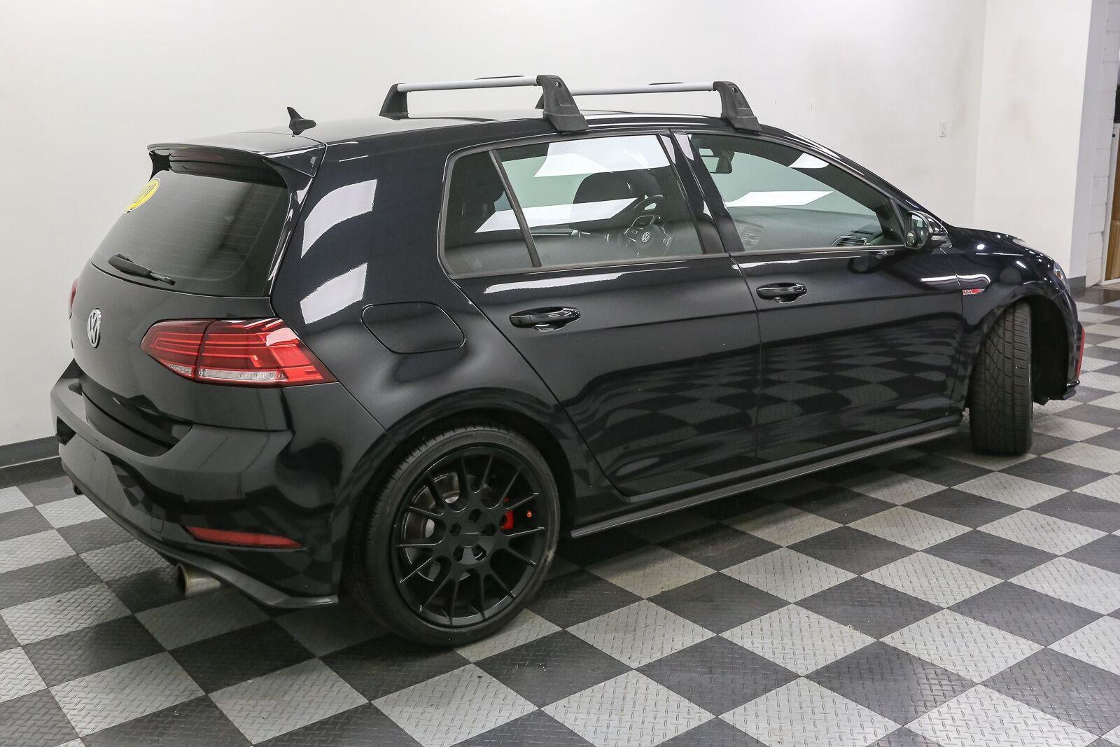 Used 2019 Deep Black Pearl Volkswagen SE image 9