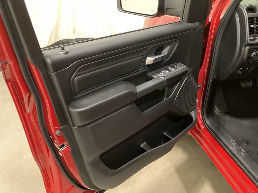 New 2026 Molten Red Pearl-Coat Exterior Paint RAM Warlock image 9