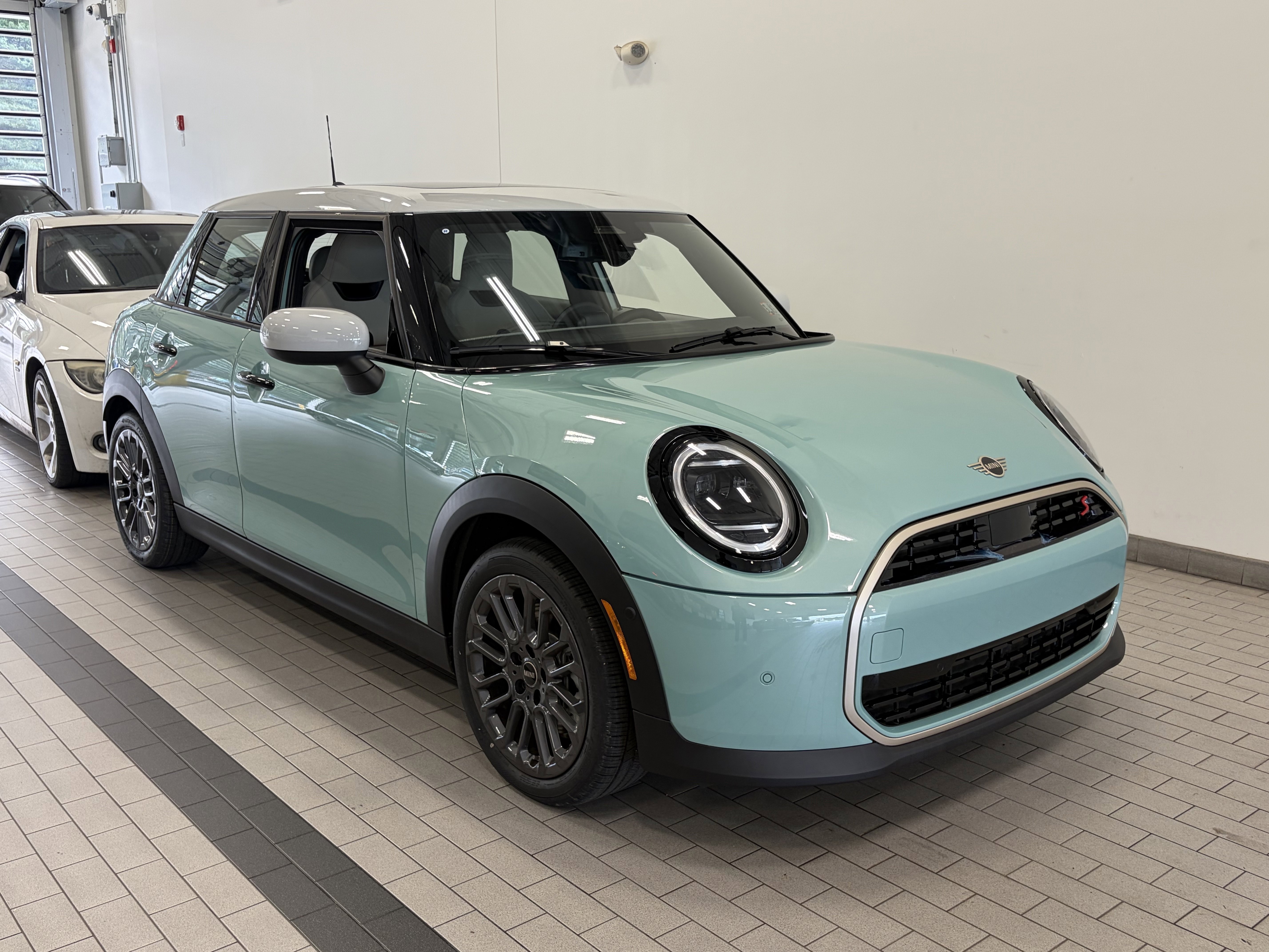 2026 MINI Hardtop Cooper S Signature's photo