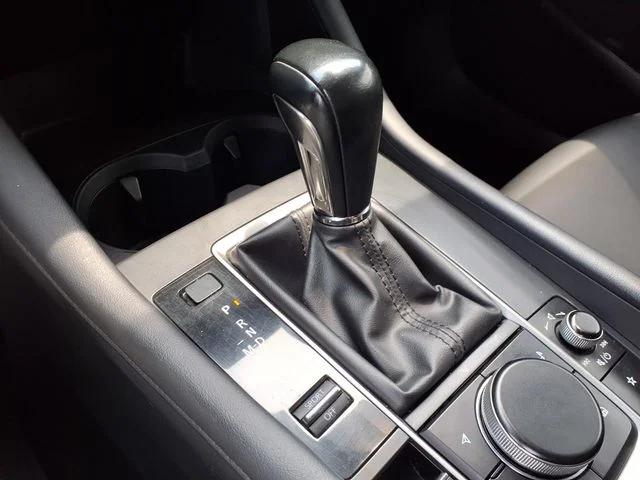 Used 2022 White Mazda Select image 8