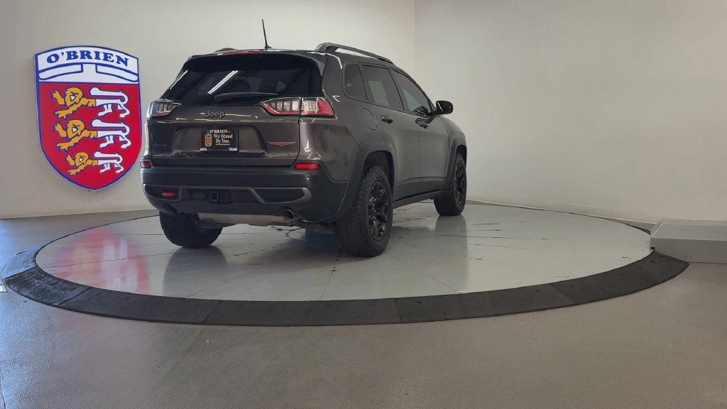 Used 2019 Crystal Metallic Jeep Trailhawk image 5