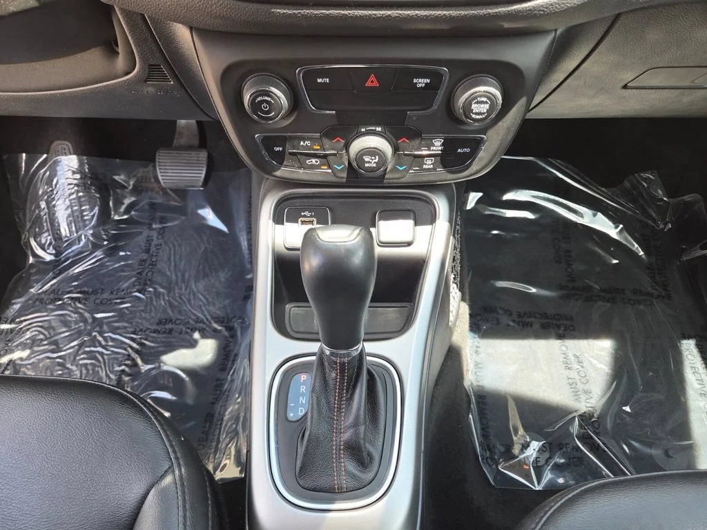 Used 2019 White Clearcoat Jeep Latitude image 31