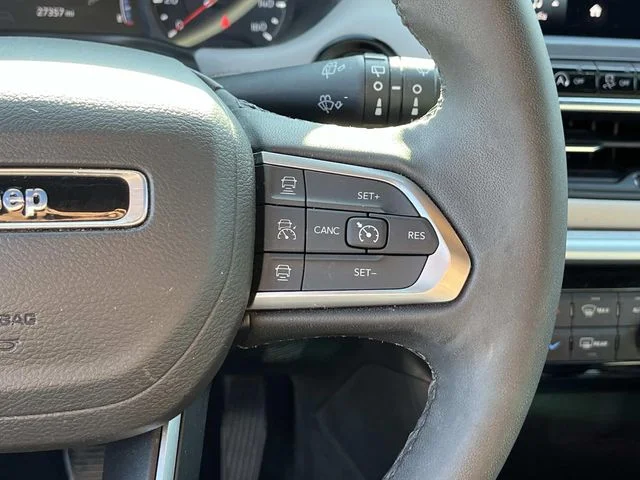 Used 2025 White Jeep Limited image 29