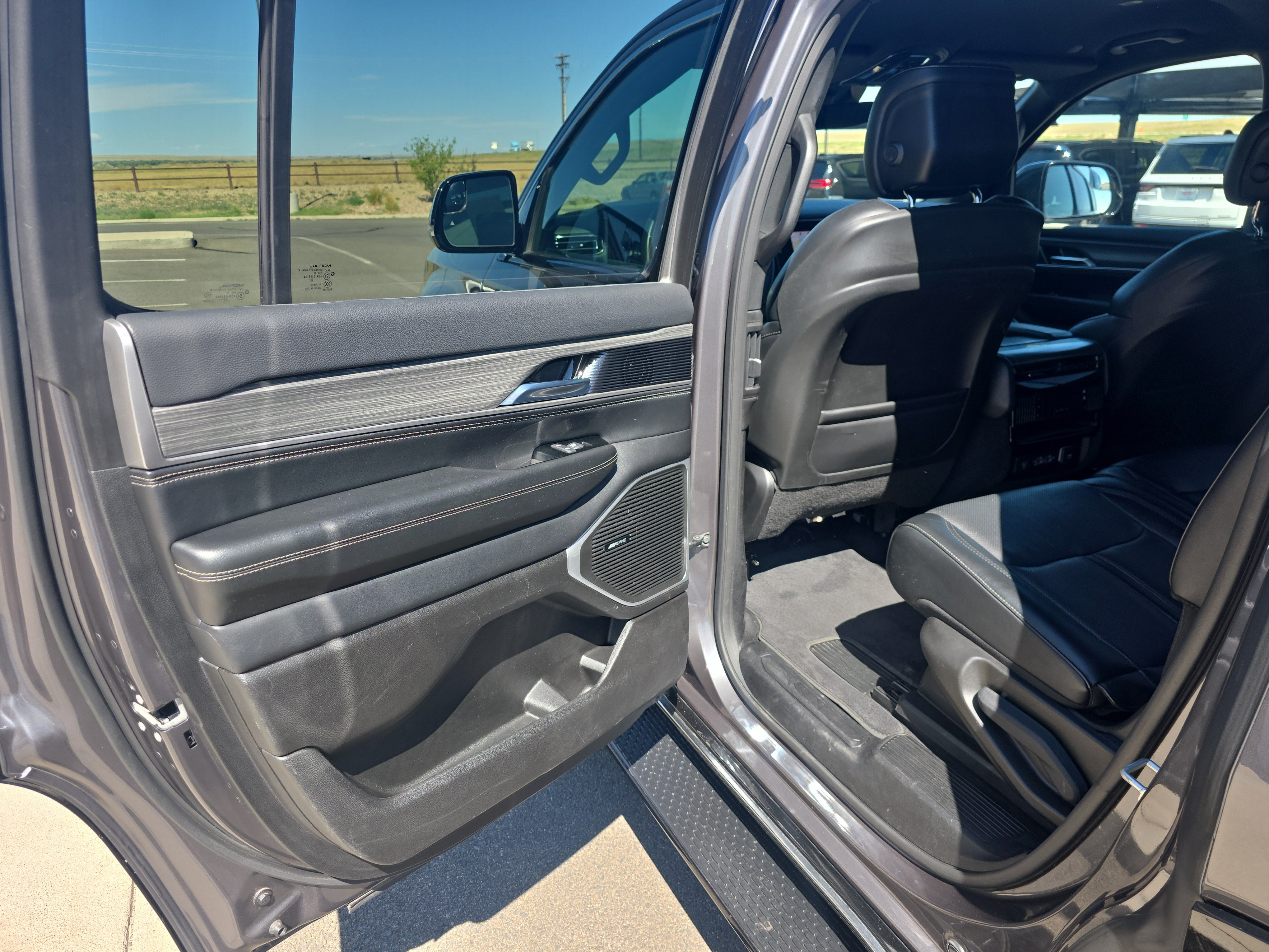 2024 Jeep Wagoneer Series III - Photo 12