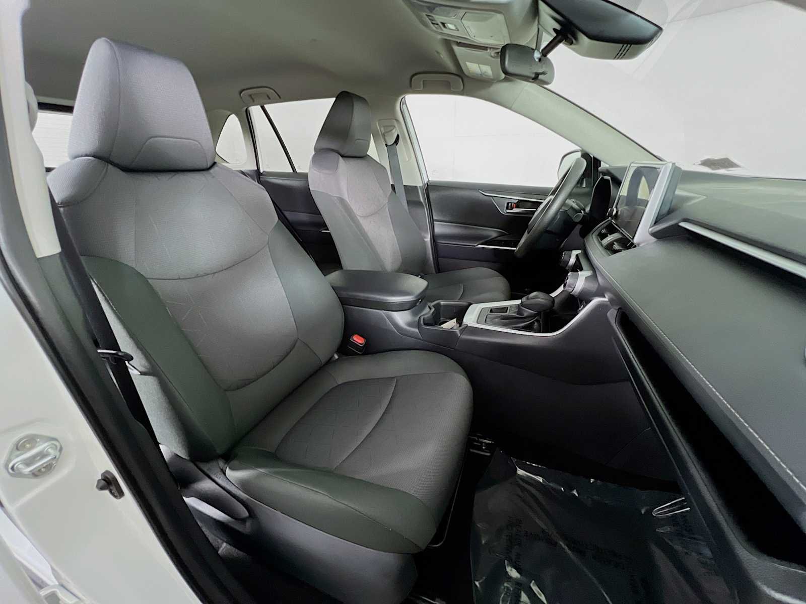 Used 2025 Ice Cap Toyota XLE image 27