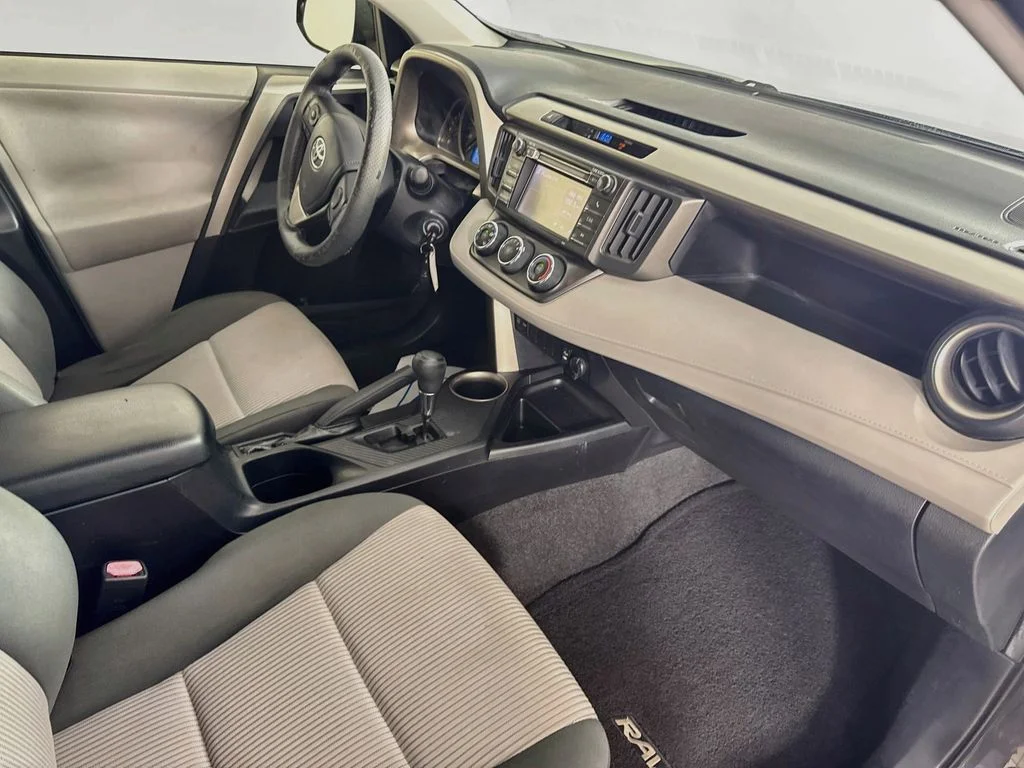 Used 2013 Gray Toyota LE image 31
