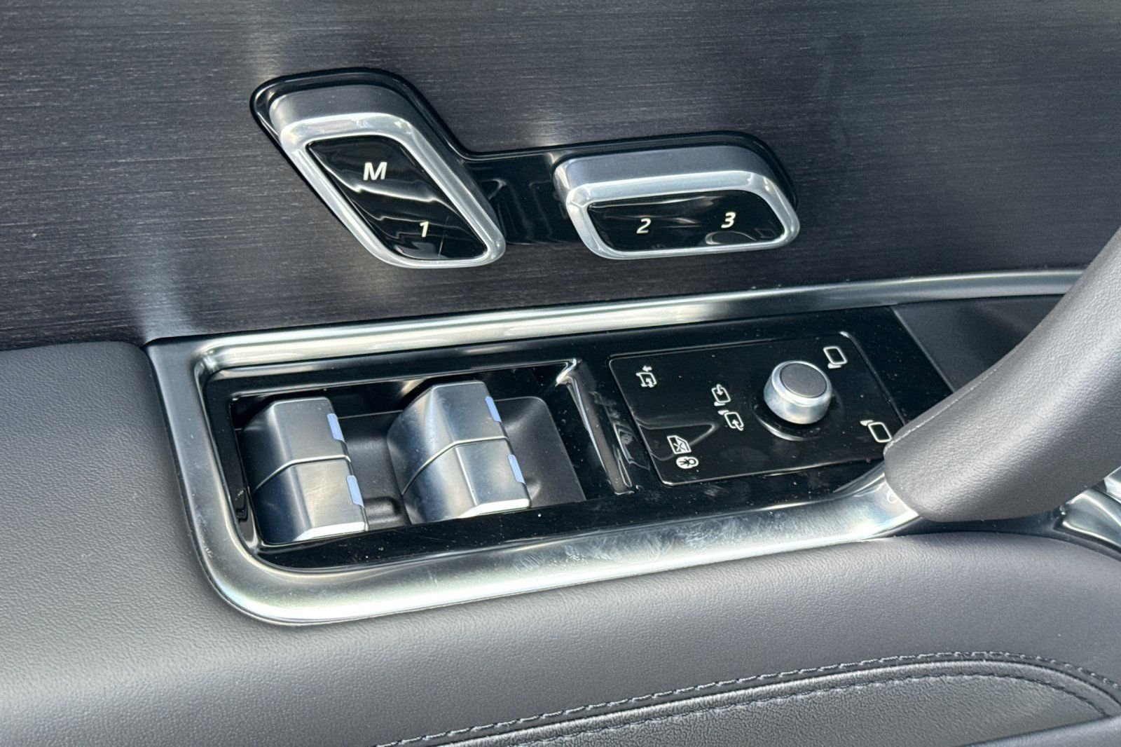 2026 Land Rover Range Rover SE - Photo 11
