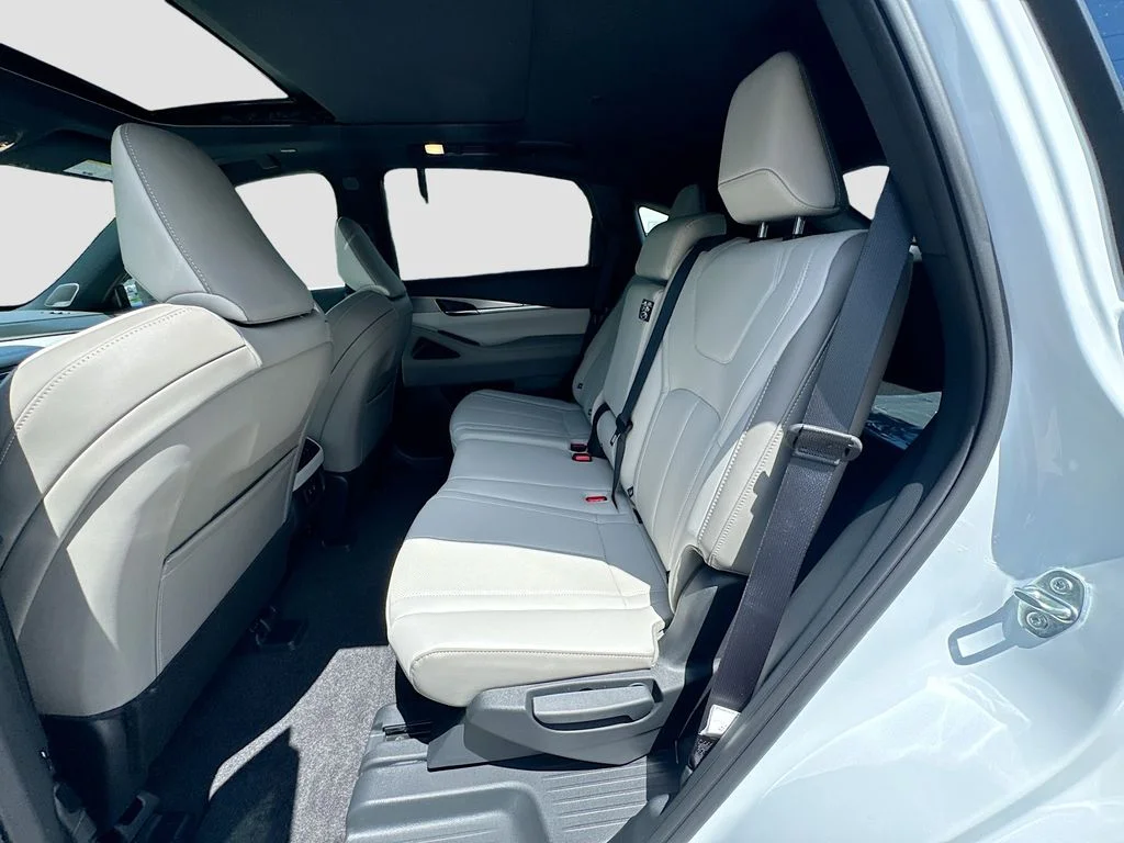 New 2027 White INFINITI LUXE image 25