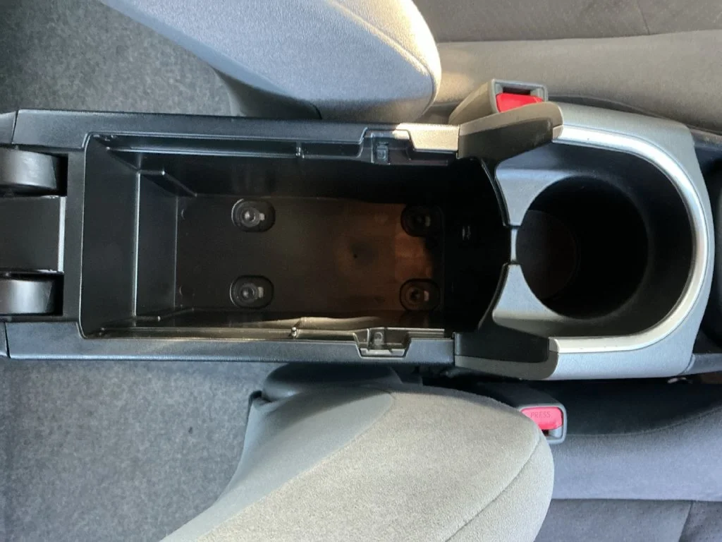 Used 2015 Silver Toyota Three image 33