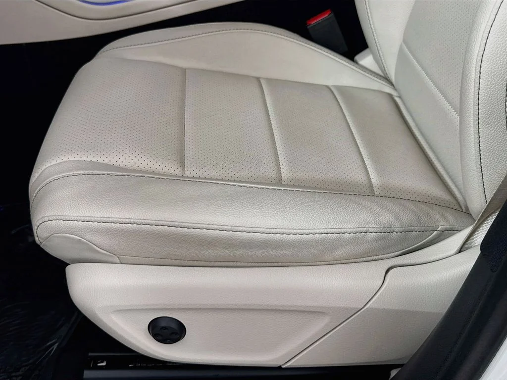 Used 2025 White Mercedes-Benz GLS 450 image 20