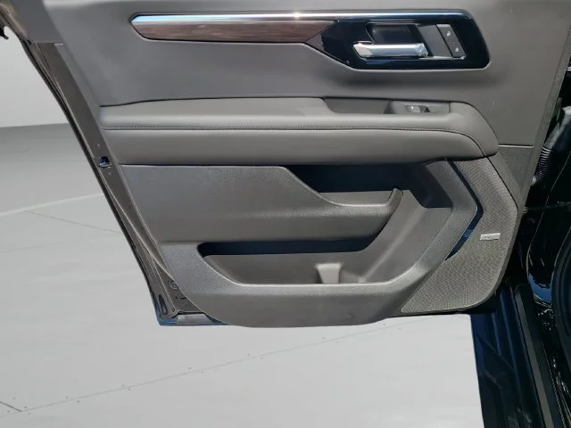 2026 Chevrolet Suburban LT - Photo 22