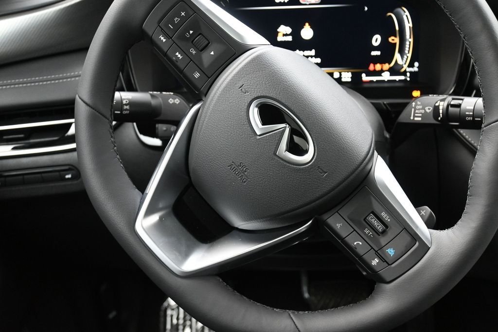 New 2027 GRAPHITE SHADOW INFINITI Luxe AWD image 18