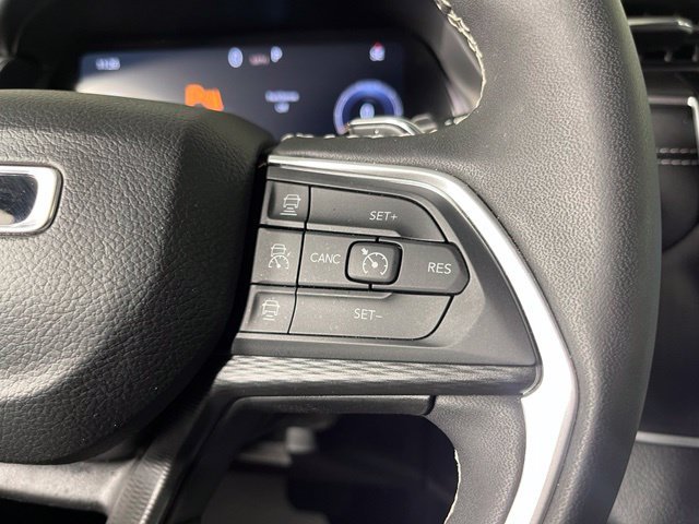 Used 2025 Red Jeep Altitude image 21