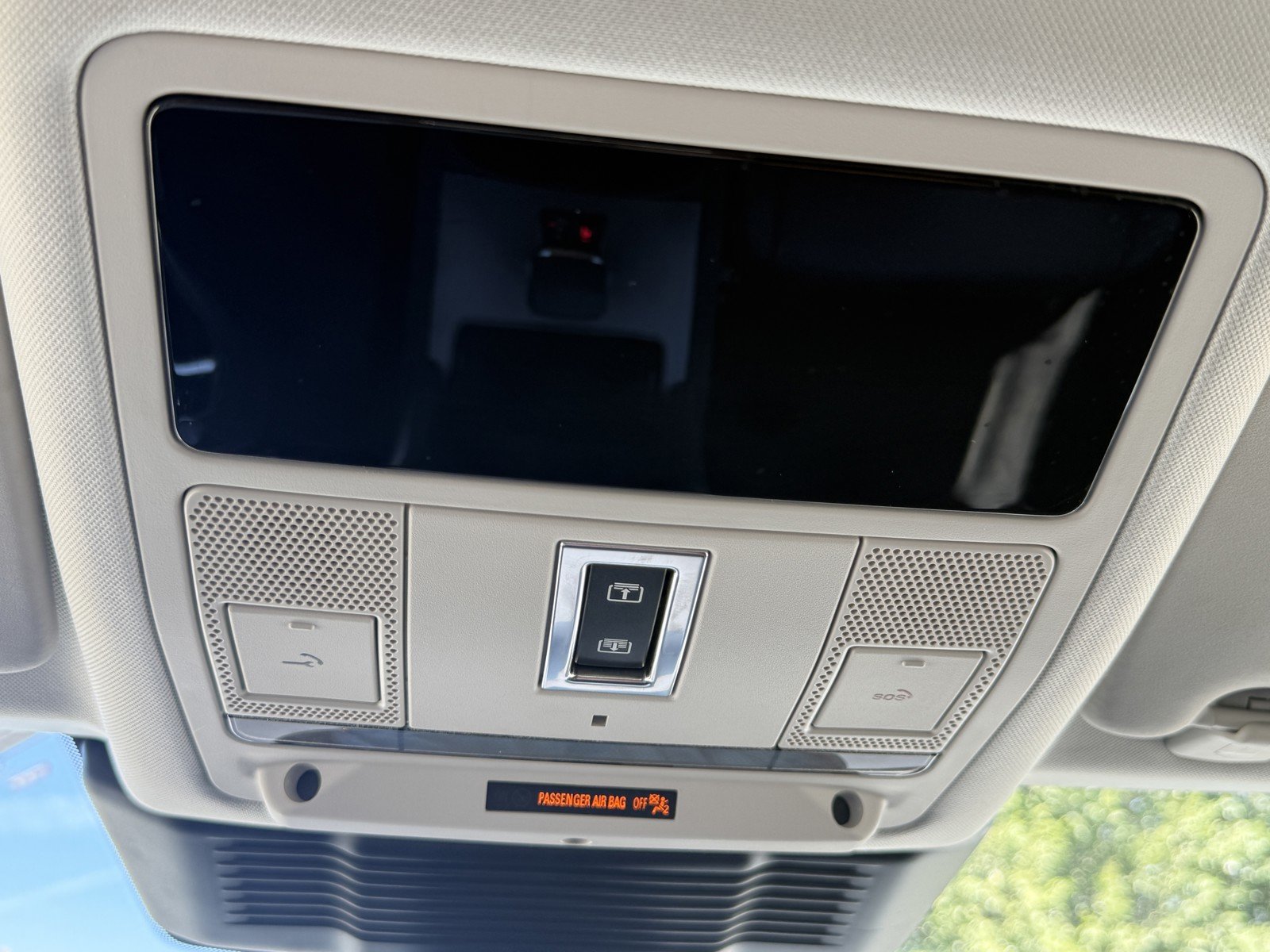 Used 2025 Fuji White Land Rover S image 18