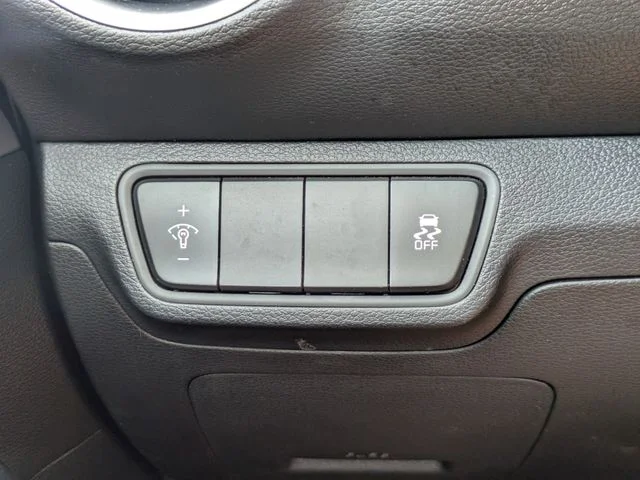 Used 2024 White Kia LXS image 21
