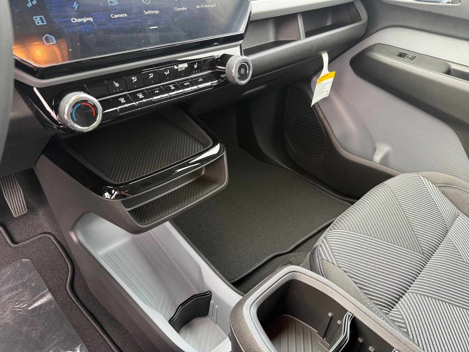 New 2027 Summit White Chevrolet LT image 13