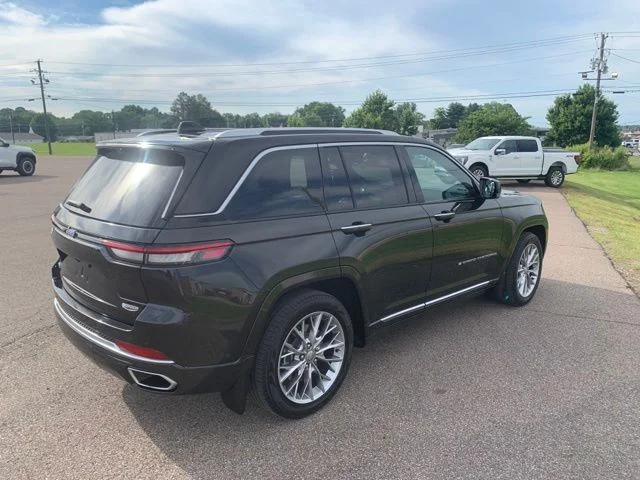 Used 2023 Brown Jeep  image 6