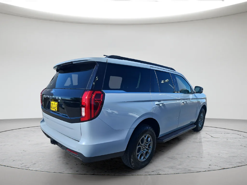 New 2026 Gray Ford Active image 5