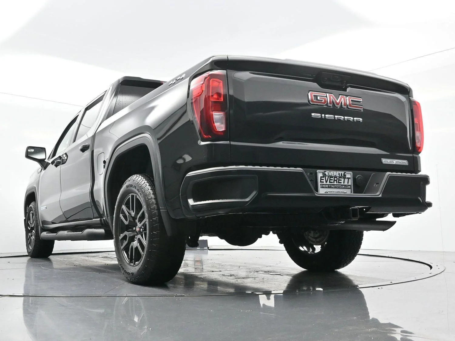 Used 2025 Onyx Black GMC Elevation image 46