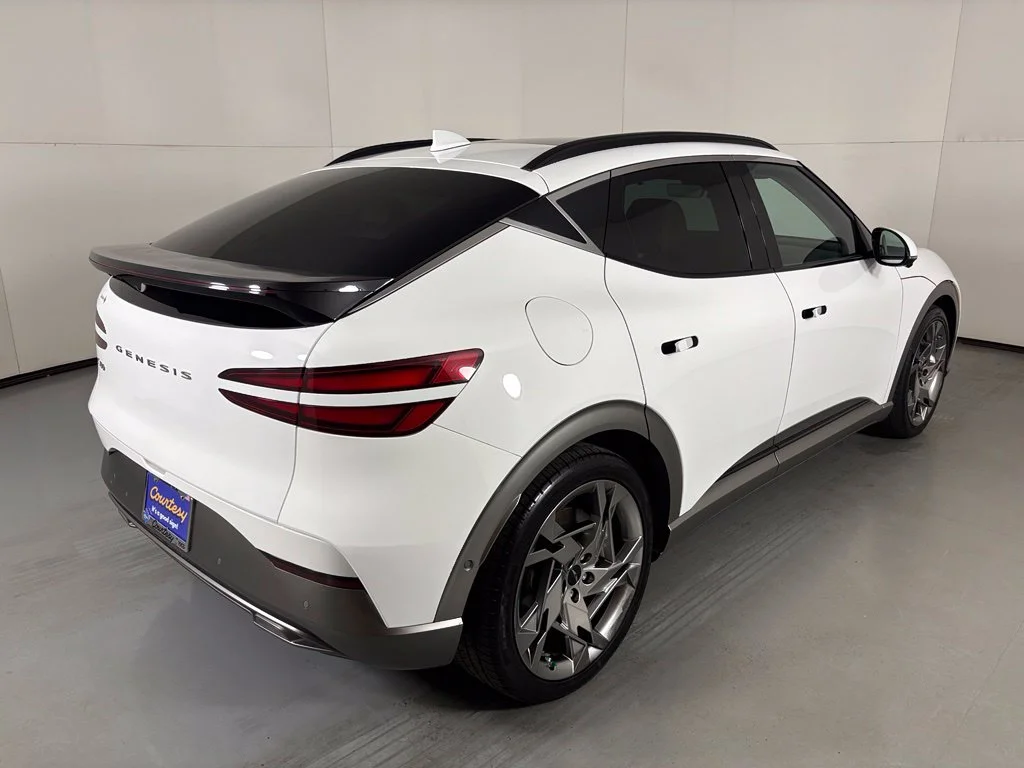 Used 2023 White Genesis Performance image 8
