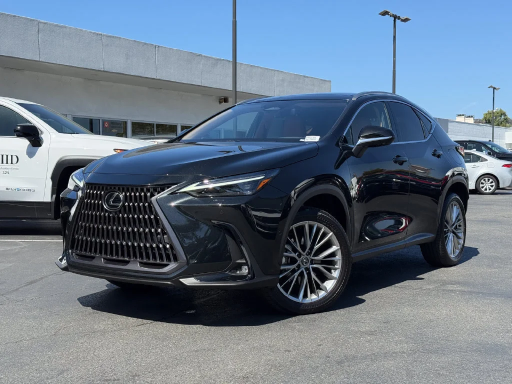 Used 2025  Lexus NX 350h Luxury image 2