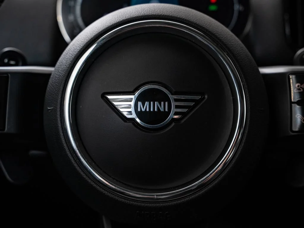 Used 2024 Chili Red MINI Signature image 30
