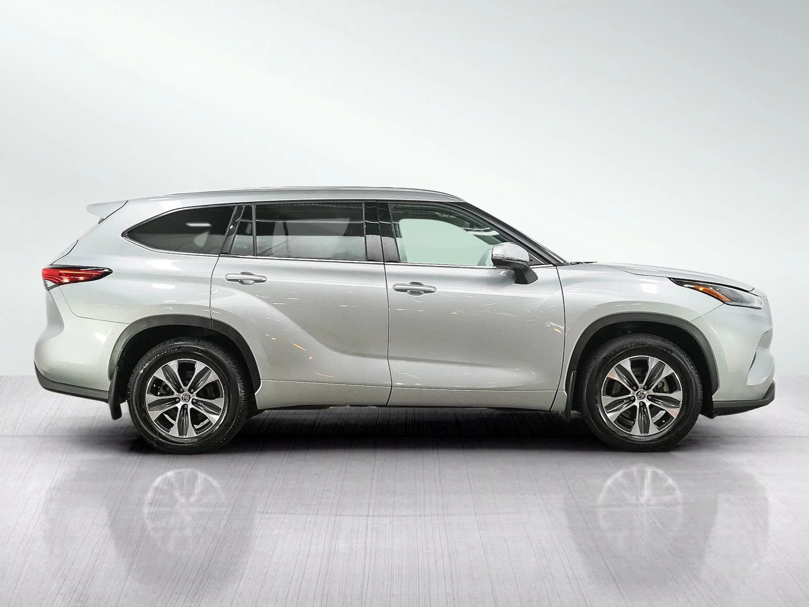 Used 2021 Celestial Silver Metallic Toyota XLE image 6