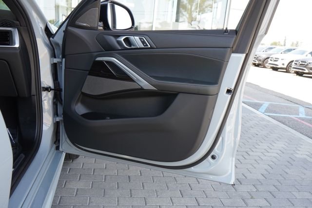 Used 2025 Gray BMW xDrive40i image 18
