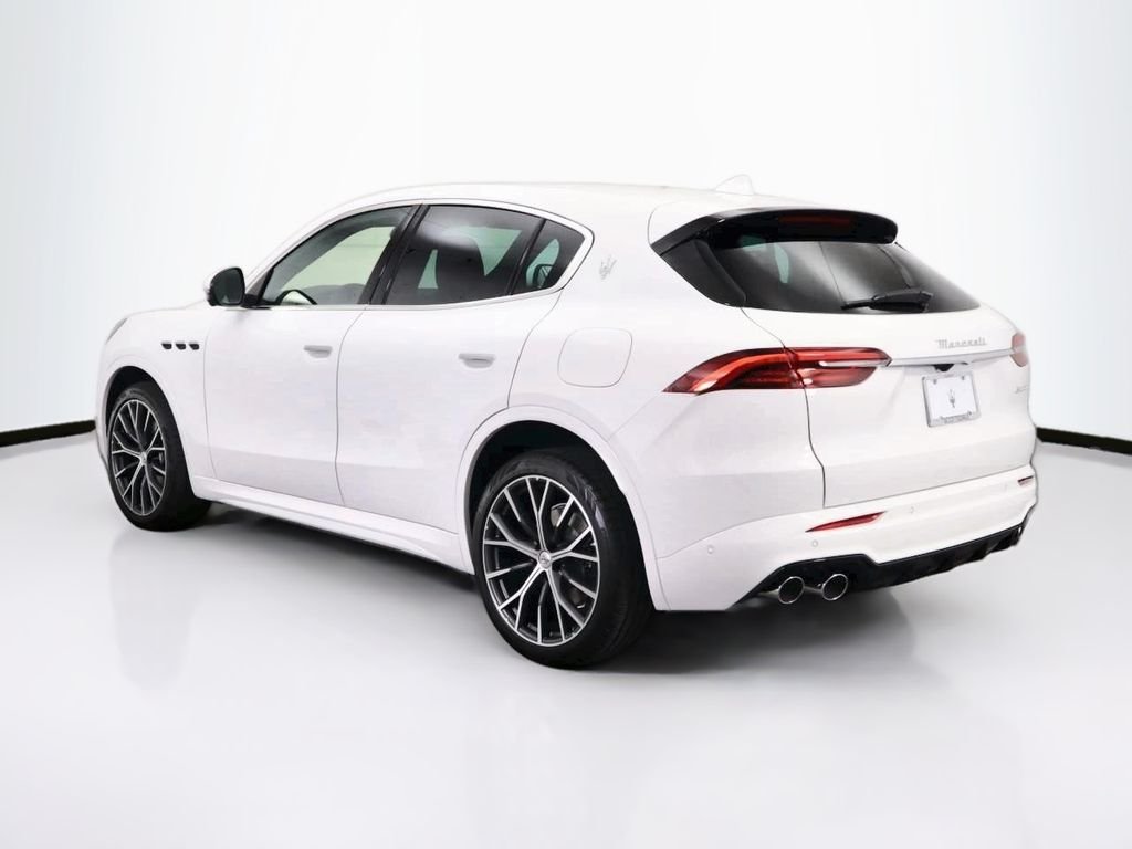 Used 2025 Bianco Astro Metallic Maserati Base image 7