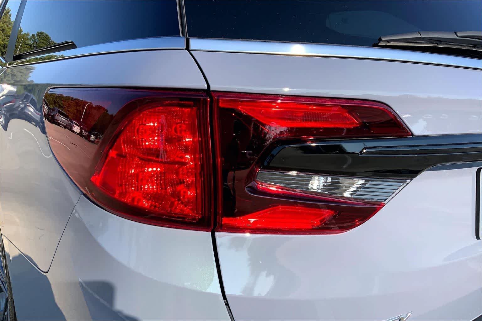 New 2027 Sonic Gray Pearl Honda Touring image 14